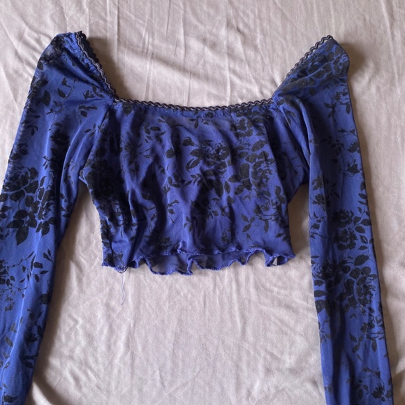 Blue floral long sleeve crop top - Picture 2 of 2